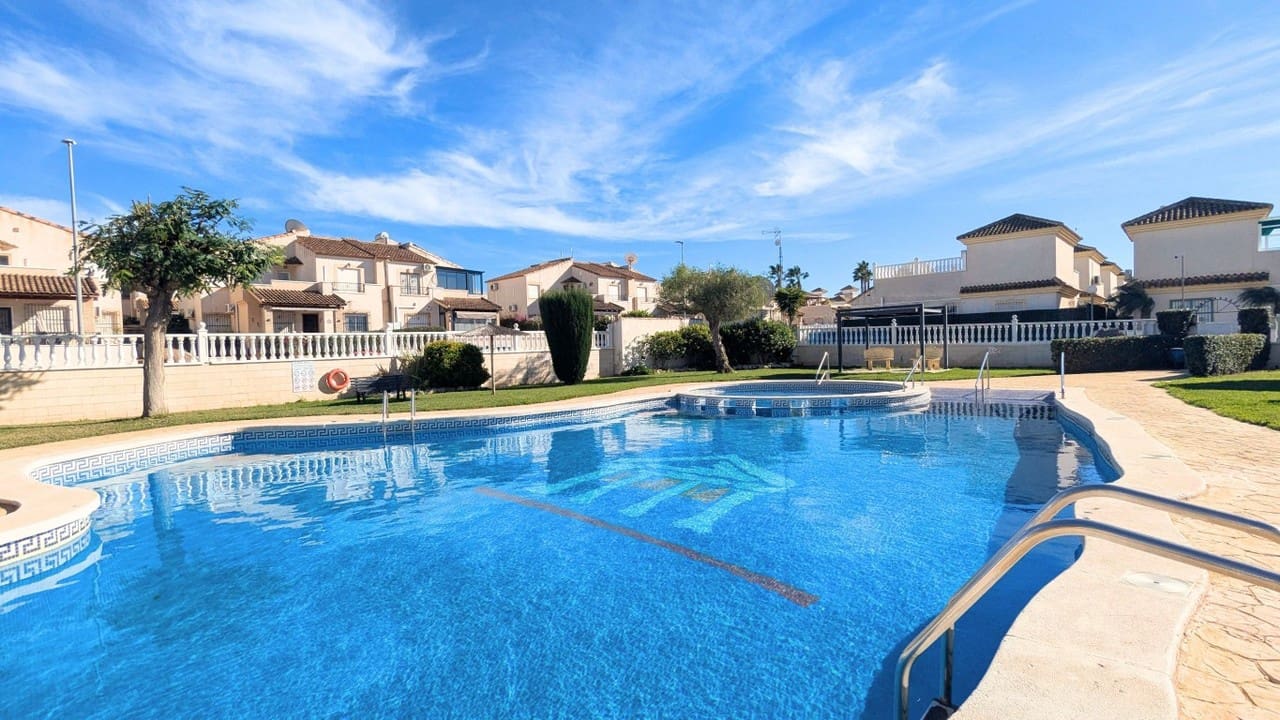 3 bedroom Villa for sale in Lo Crispin with pool garage - € 225,000 (Ref: 9986470)