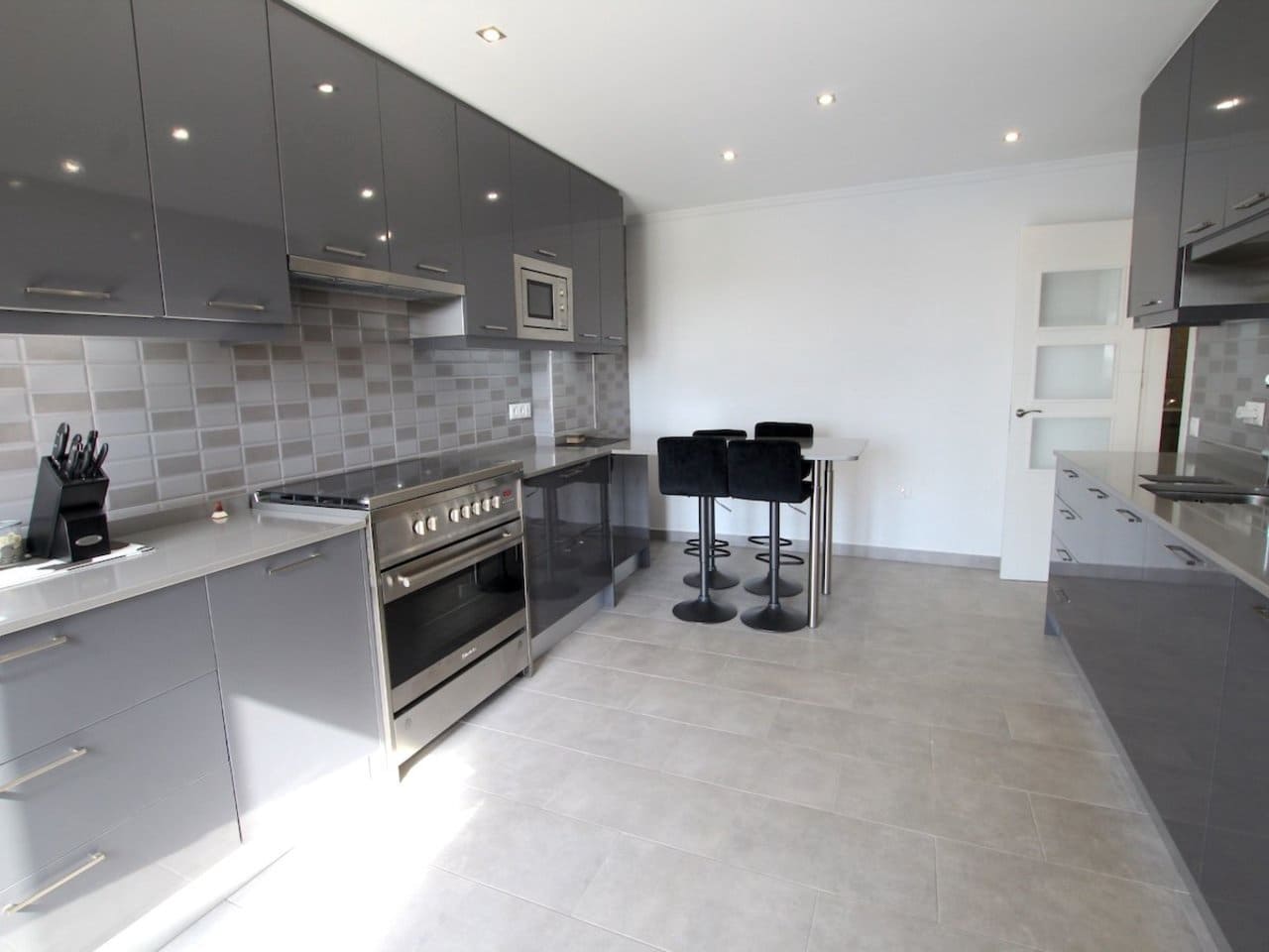 5 quarto Moradia para venda em Campoamor com piscina - 540 000 € (Ref: 9986479)