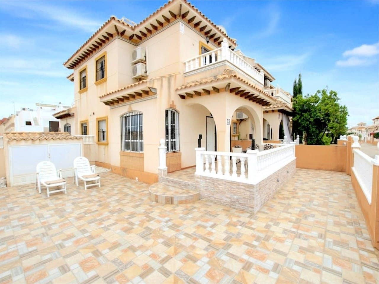 Casa de 3 habitaciones en Cabo Roig en venta - 229.000 € (Ref: 9986480)