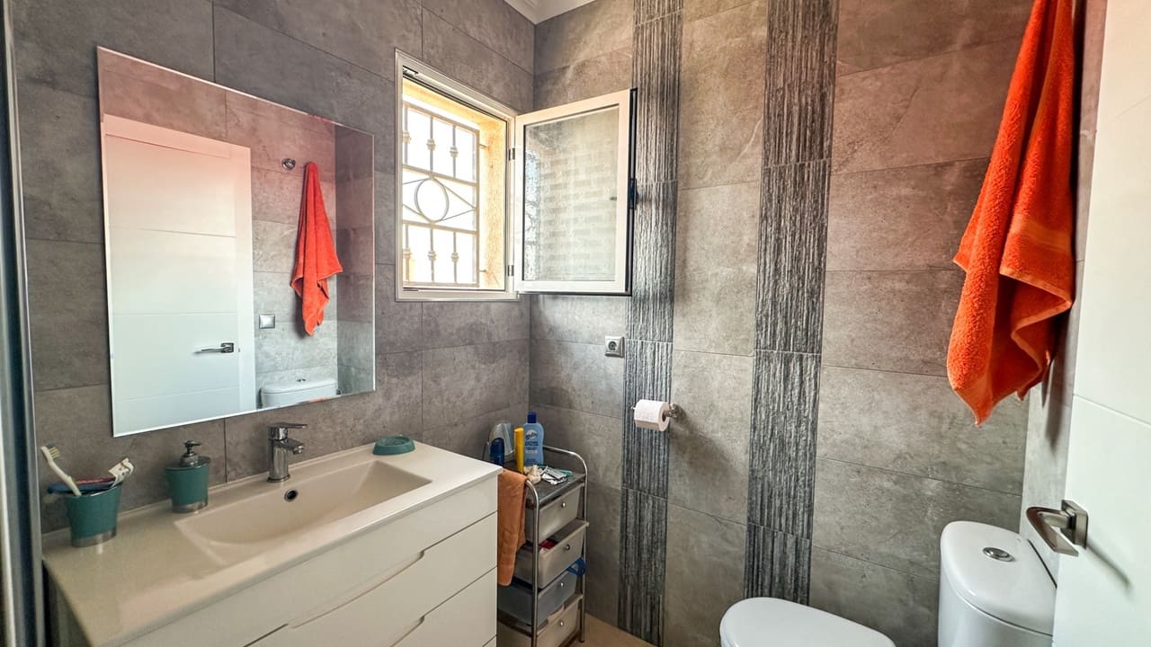 2 makuuhuone Bungalow myytävänä paikassa Orihuela Costa - 164 900 € (Ref: 9990305)