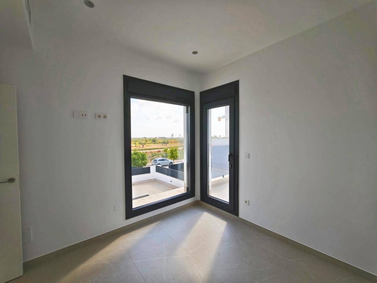 6 sypialnia Willa na sprzedaż w Los Alcazares z basenem - 675 000 € (Ref: 9990306)