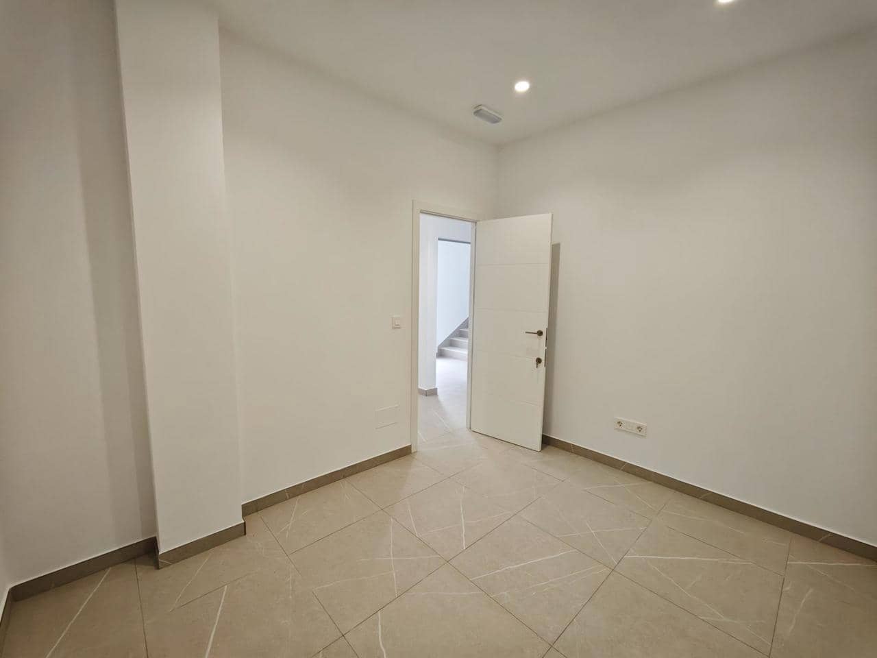 6 sypialnia Willa na sprzedaż w Los Alcazares z basenem - 675 000 € (Ref: 9990306)