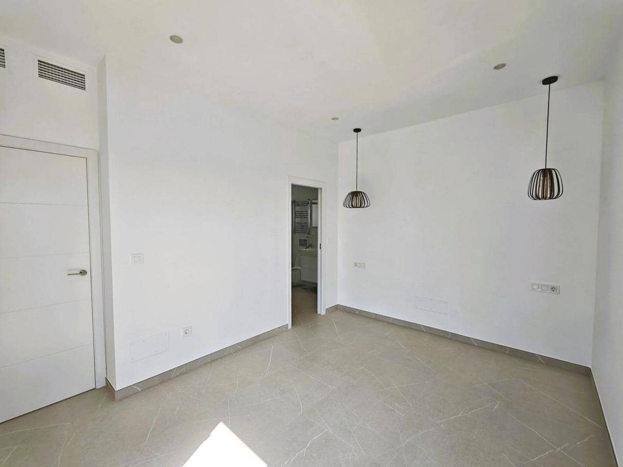 6 sypialnia Willa na sprzedaż w Los Alcazares z basenem - 675 000 € (Ref: 9990306)