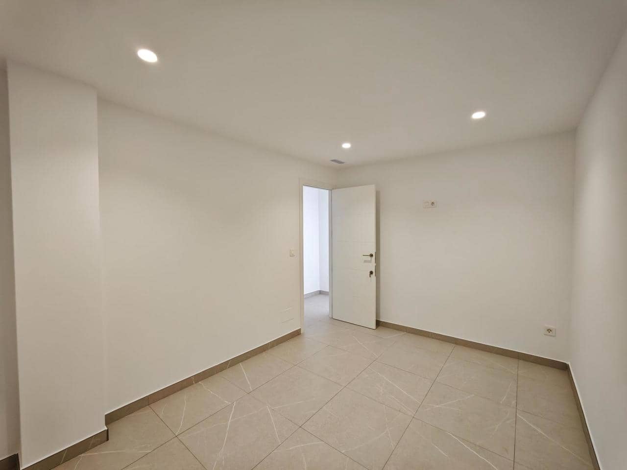 6 sypialnia Willa na sprzedaż w Los Alcazares z basenem - 675 000 € (Ref: 9990306)