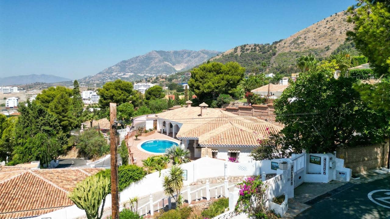 5 soverom Villa til salgs i Benalmadena med svømmebasseng garasje - € 3 500 000 (Ref: 9993874)