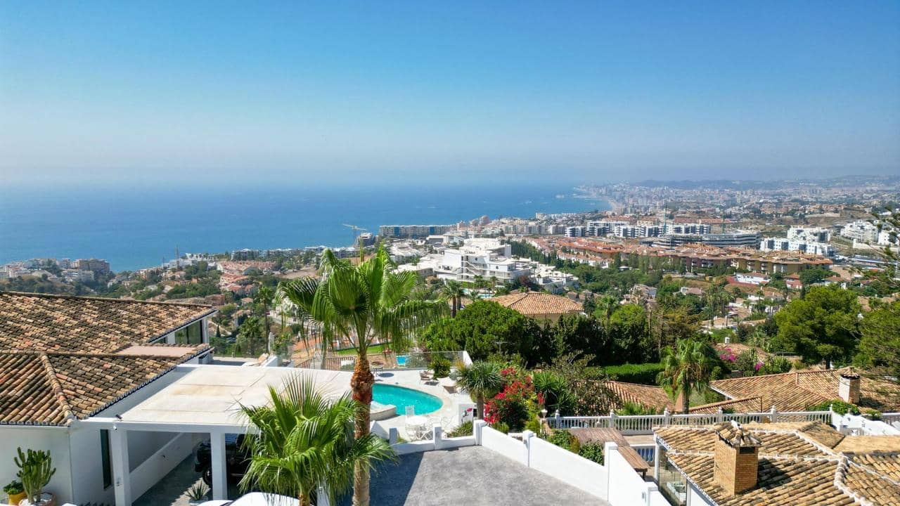 5 soverom Villa til salgs i Benalmadena med svømmebasseng garasje - € 3 500 000 (Ref: 9993874)