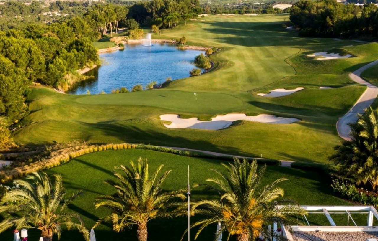 4 soveværelse Villa til salg i Las Colinas Golf med swimmingpool garage - € 1.700.000 (Ref: 9996701)