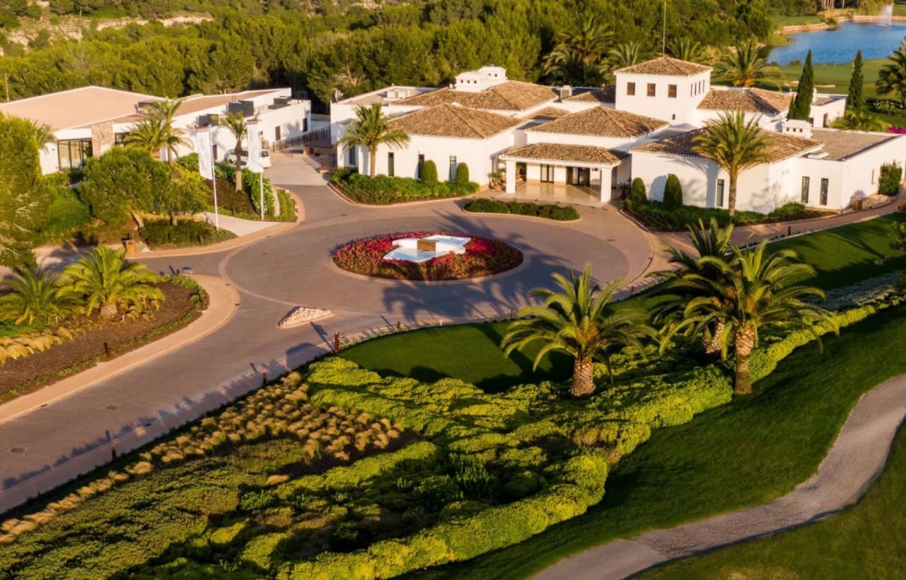 4 soveværelse Villa til salg i Las Colinas Golf med swimmingpool garage - € 1.700.000 (Ref: 9996701)