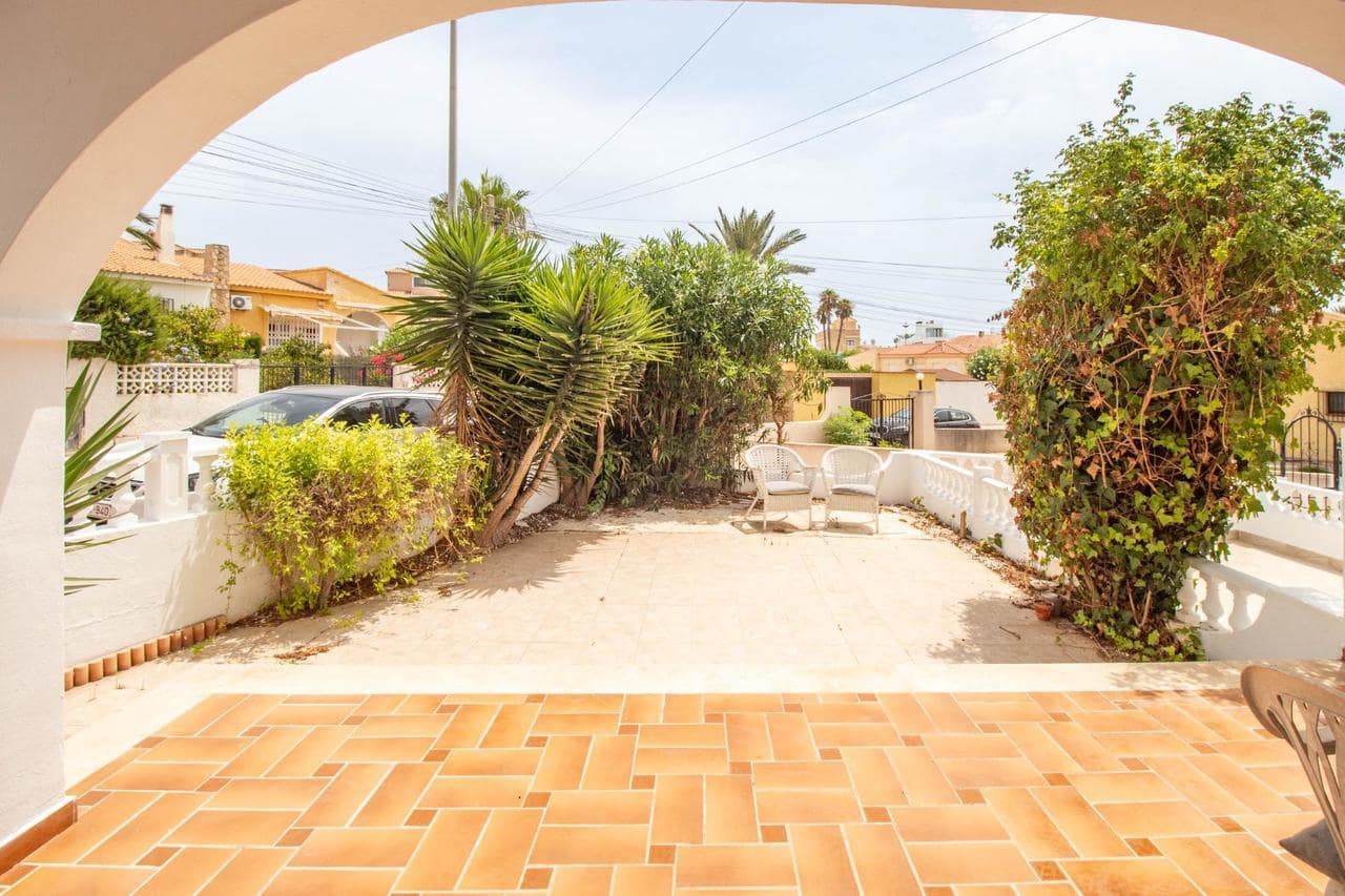 2 makuuhuone Bungalow myytävänä paikassa Torrevieja mukana uima-altaan - 159 000 € (Ref: 9996702)