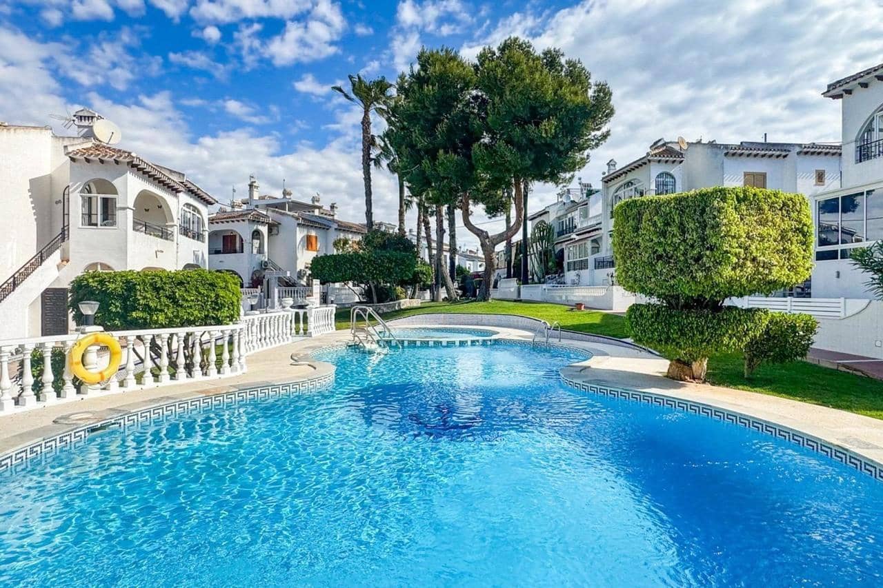 2 makuuhuone Bungalow myytävänä paikassa Torrevieja mukana uima-altaan - 159 000 € (Ref: 9996702)