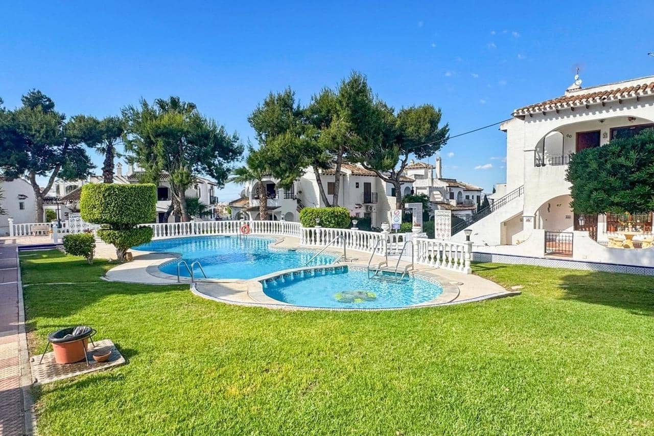 2 makuuhuone Bungalow myytävänä paikassa Torrevieja mukana uima-altaan - 159 000 € (Ref: 9996702)