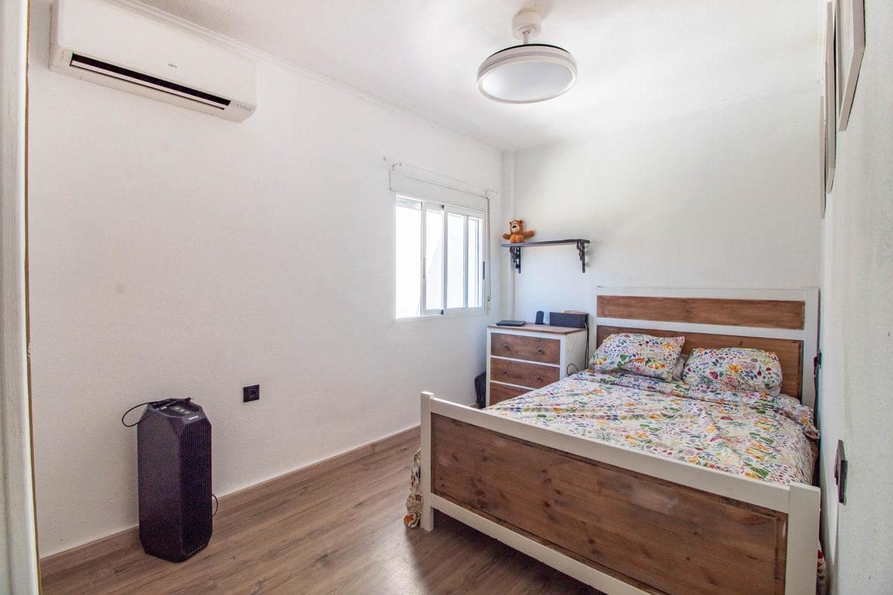 2 slaapkamer Bungalow te koop in Orihuela Costa met zwembad - € 135.000 (Ref: 9996704)