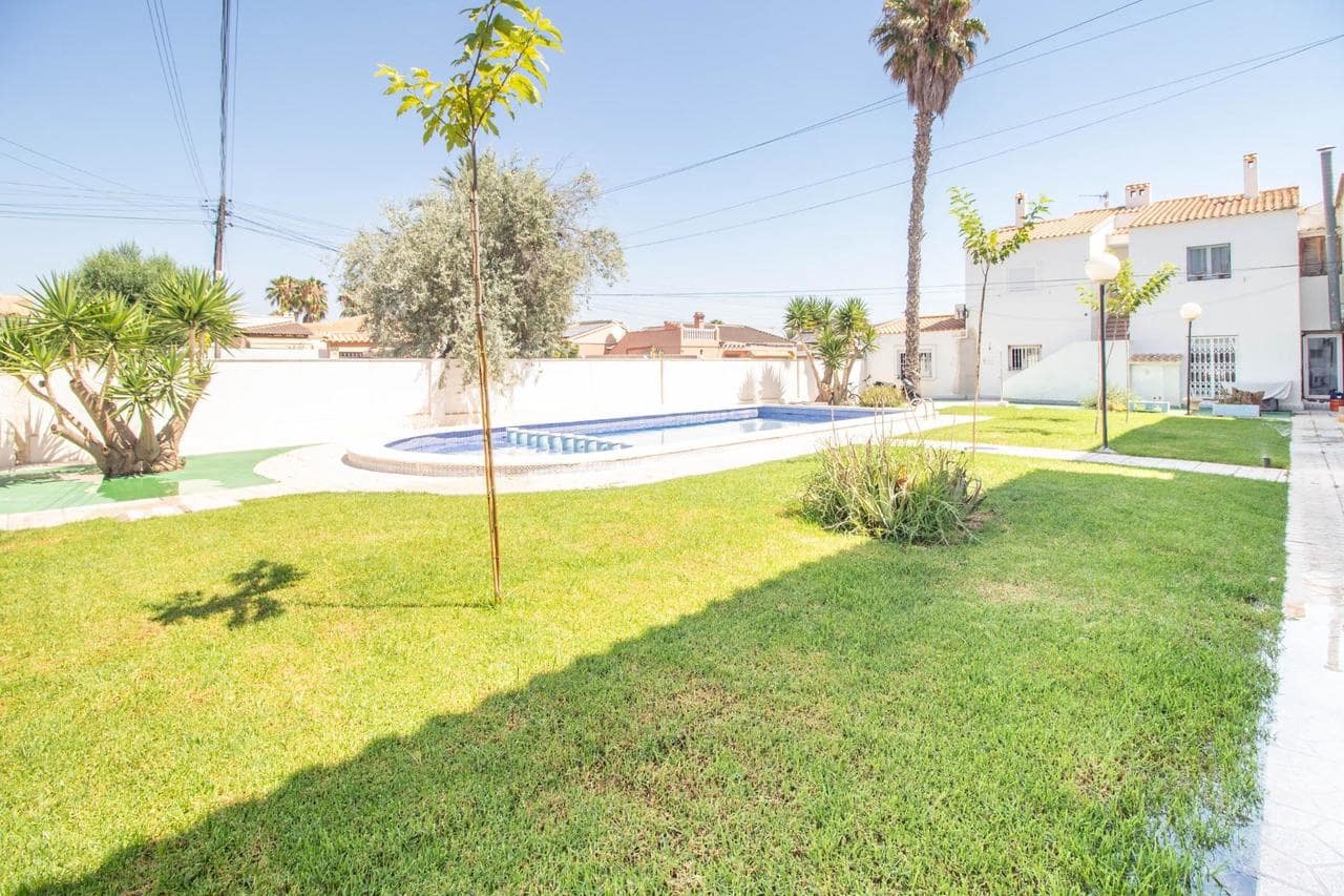 2 slaapkamer Bungalow te koop in Orihuela Costa met zwembad - € 135.000 (Ref: 9996704)