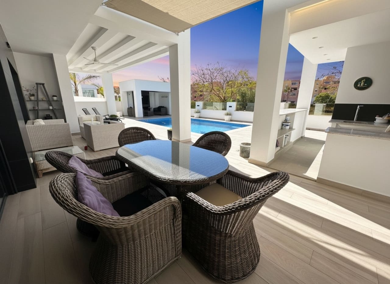5 sovrum Villa till salu i Mar Menor Golf Resort med pool garage - 1 025 000 € (Ref: 9999763)