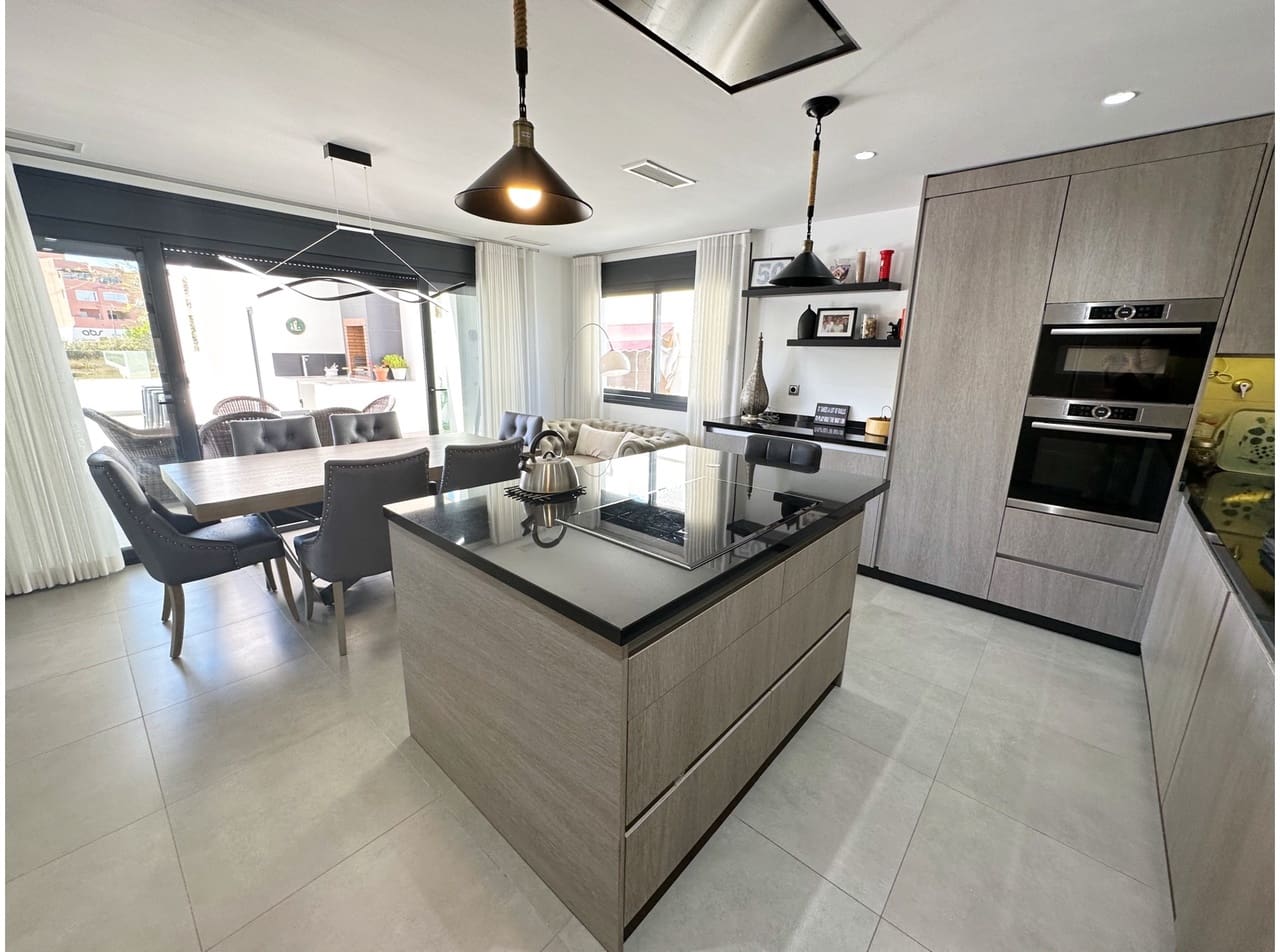 5 sovrum Villa till salu i Mar Menor Golf Resort med pool garage - 1 025 000 € (Ref: 9999763)