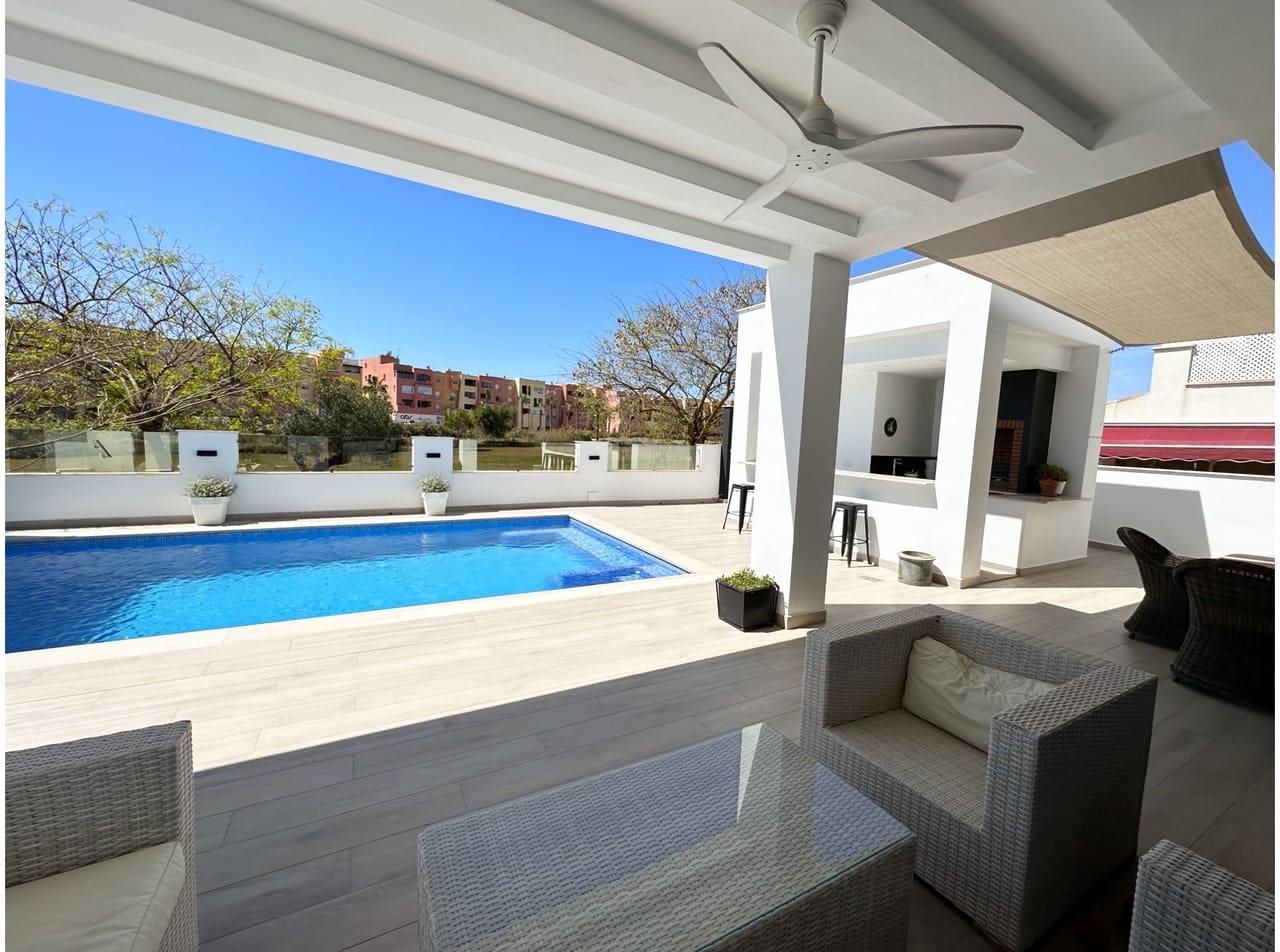 5 sovrum Villa till salu i Mar Menor Golf Resort med pool garage - 1 025 000 € (Ref: 9999763)