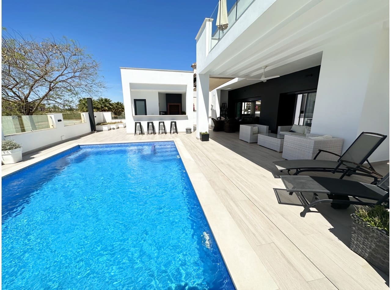 5 sovrum Villa till salu i Mar Menor Golf Resort med pool garage - 1 025 000 € (Ref: 9999763)