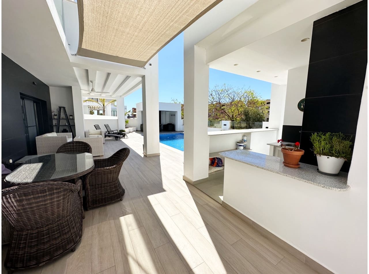 5 sovrum Villa till salu i Mar Menor Golf Resort med pool garage - 1 025 000 € (Ref: 9999763)