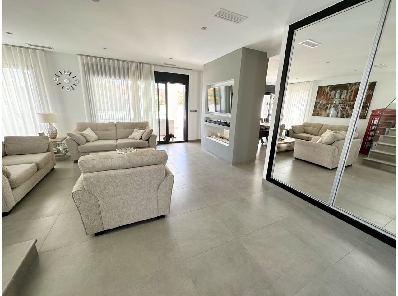5 sovrum Villa till salu i Mar Menor Golf Resort med pool garage - 1 025 000 € (Ref: 9999763)