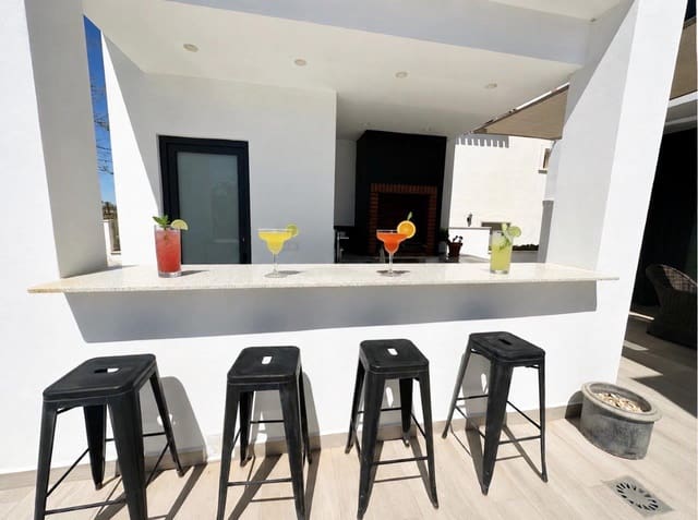 5 chambre Villa/Maison à vendre à Mar Menor Golf Resort, Torre-Pacheco avec piscine garage - 1 025 000 € (Ref: 9999763)