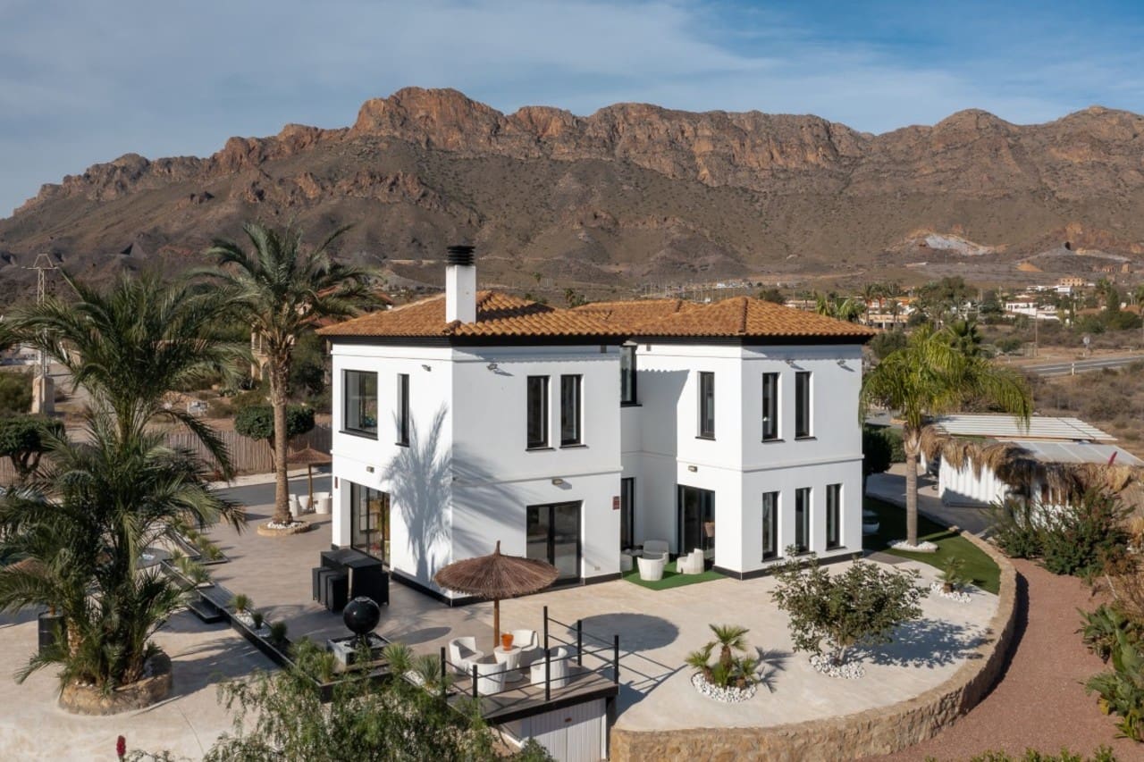3 soverom Villa til salgs i Pulpi med svømmebasseng garasje - € 1 050 000 (Ref: 9999781)