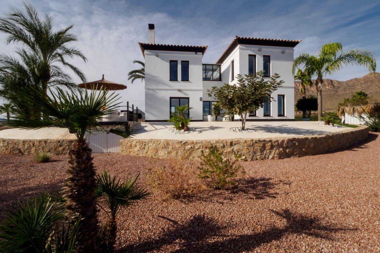 3 soverom Villa til salgs i Pulpi med svømmebasseng garasje - € 1 050 000 (Ref: 9999781)