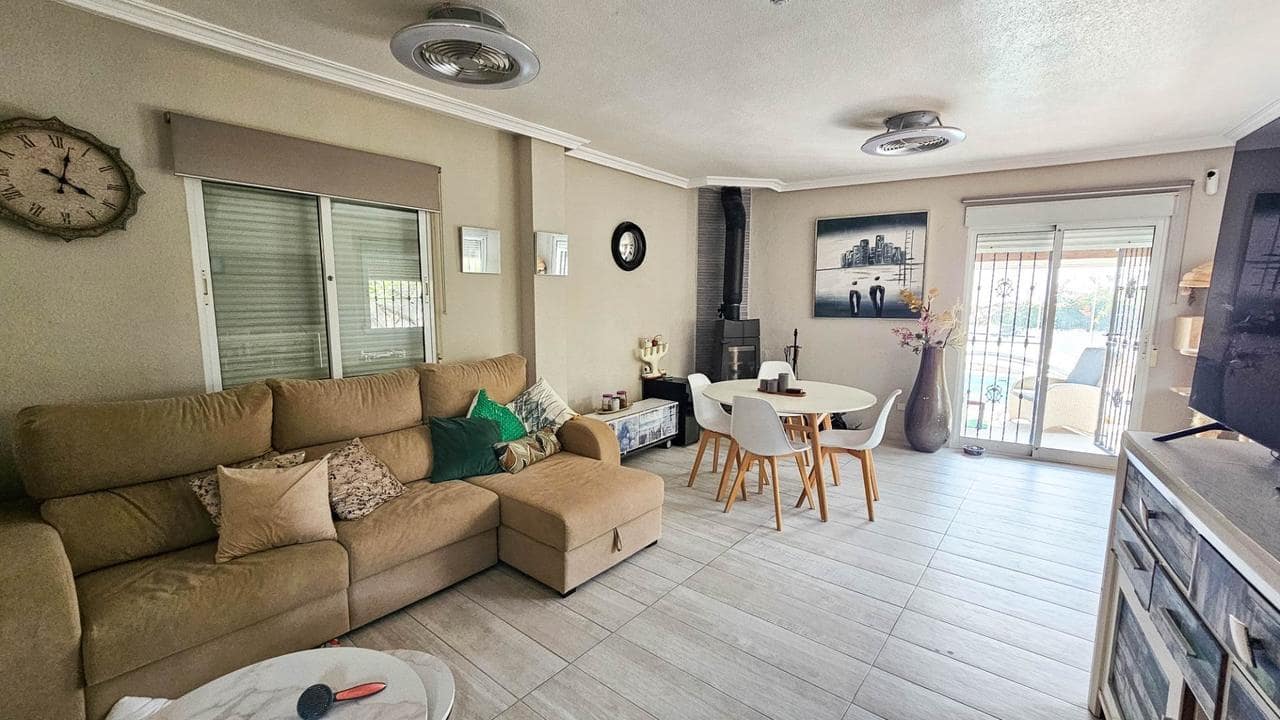 3 sovrum Villa till salu i Orihuela Costa med pool garage - 395 000 € (Ref: 9999782)