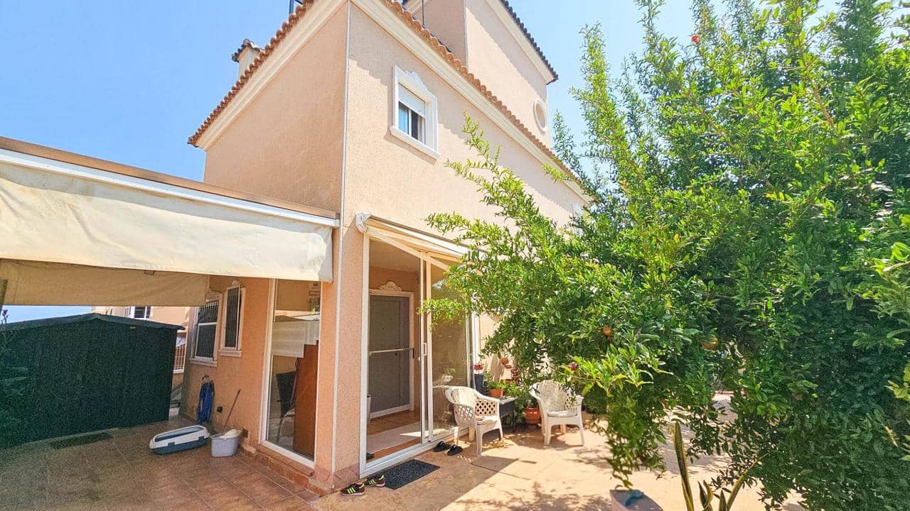 3 sovrum Villa till salu i Orihuela Costa med pool garage - 395 000 € (Ref: 9999782)