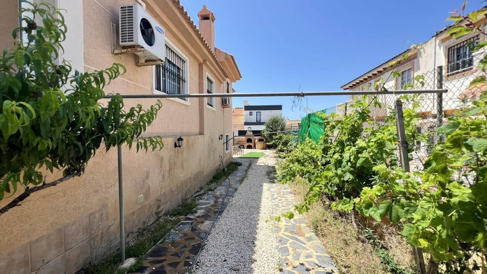 3 bedroom Villa for sale in Torrevieja with garage - € 425,000 (Ref: 10003468)