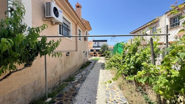 3 bedroom Villa for sale in Torrevieja with garage - € 425,000 (Ref: 10003468)