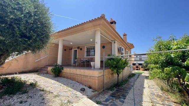 3 bedroom Villa for sale in Torrevieja with garage - € 425,000 (Ref: 10003468)