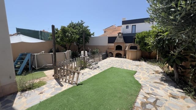 3 bedroom Villa for sale in Torrevieja with garage - € 425,000 (Ref: 10003468)