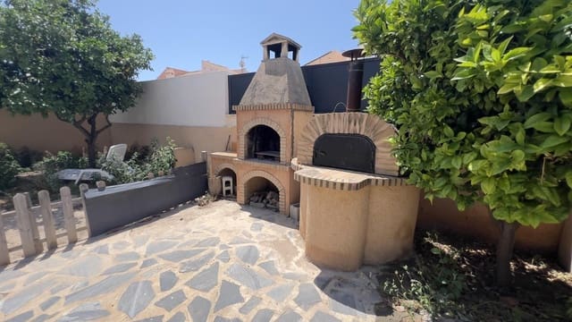 3 bedroom Villa for sale in Torrevieja with garage - € 425,000 (Ref: 10003468)