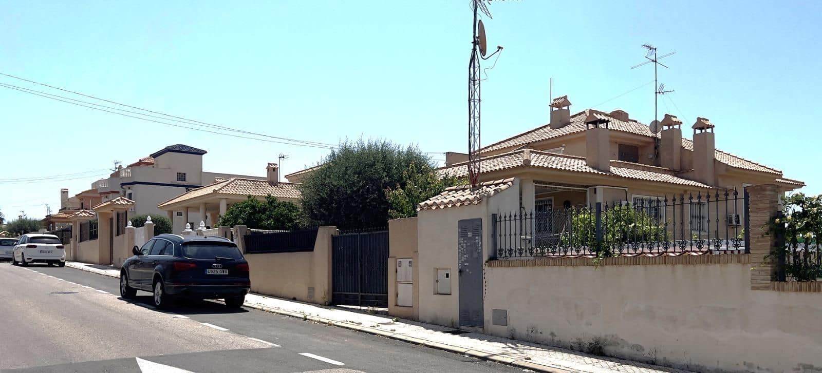 3 bedroom Villa for sale in Torrevieja with garage - € 425,000 (Ref: 10003468)