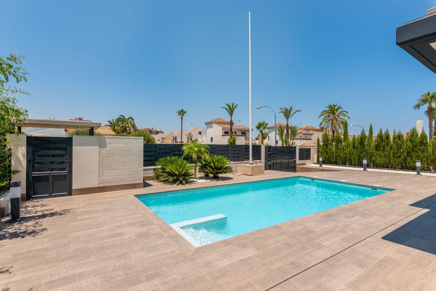 3 soverom Villa til salgs i La Manga del Mar Menor med svømmebasseng - € 580 000 (Ref: 10012882)