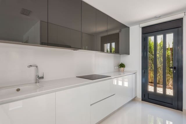 3 soverom Villa til salgs i La Manga del Mar Menor med svømmebasseng - € 580 000 (Ref: 10012882)
