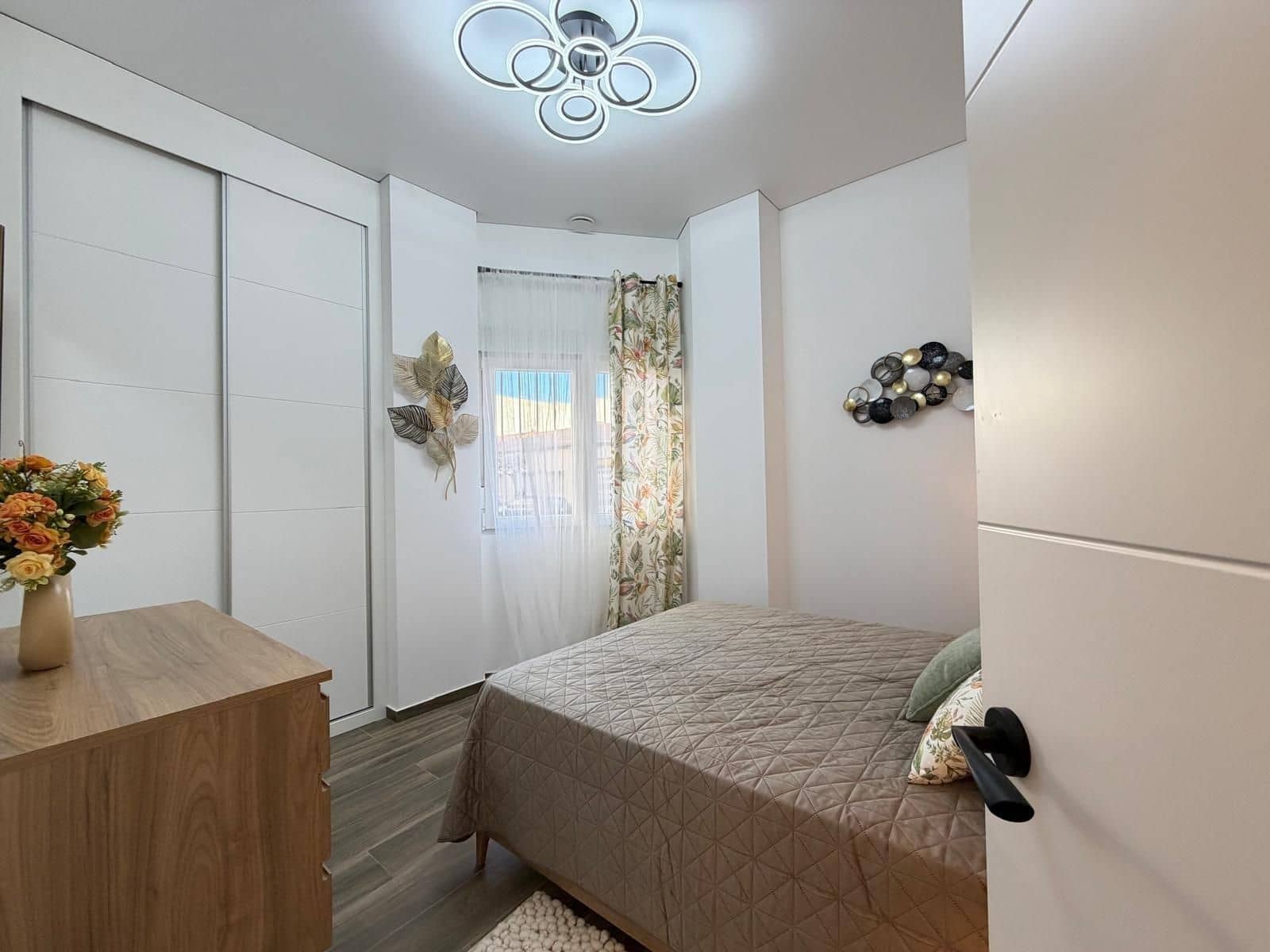Apartamento de 2 habitaciones en Torrevieja en venta - 149.900 € (Ref: 10017104)