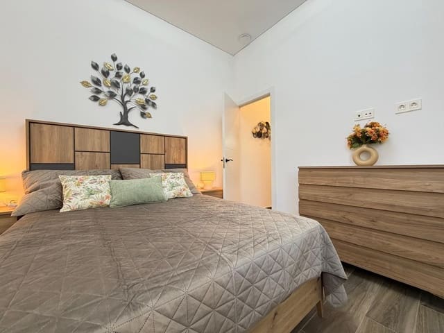 Apartamento de 2 habitaciones en Torrevieja en venta - 149.900 € (Ref: 10017104)