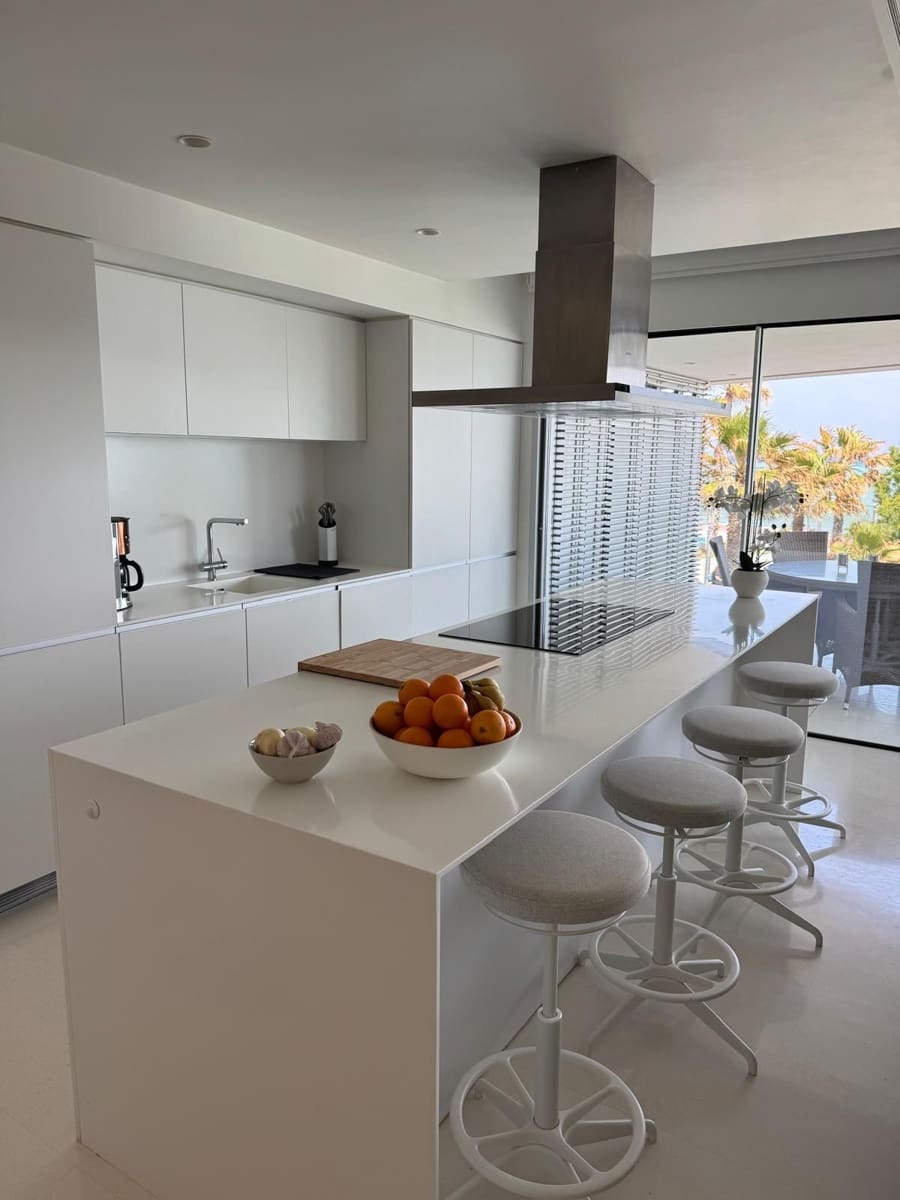 3 bedroom Apartment for sale in Torrevieja with garage - € 690,000 (Ref: 8982169)