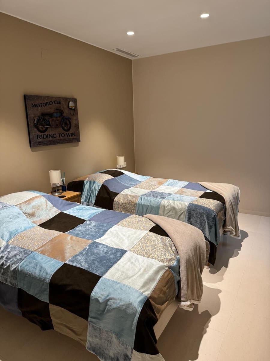 3 bedroom Apartment for sale in Torrevieja with garage - € 690,000 (Ref: 8982169)