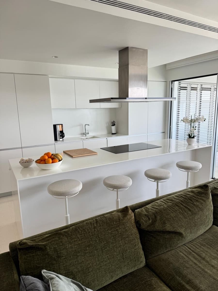 3 bedroom Apartment for sale in Torrevieja with garage - € 690,000 (Ref: 8982169)