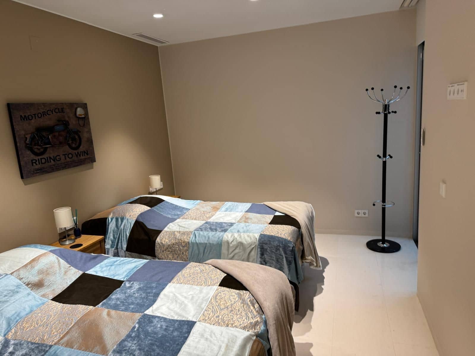 3 bedroom Apartment for sale in Torrevieja with garage - € 690,000 (Ref: 8982169)