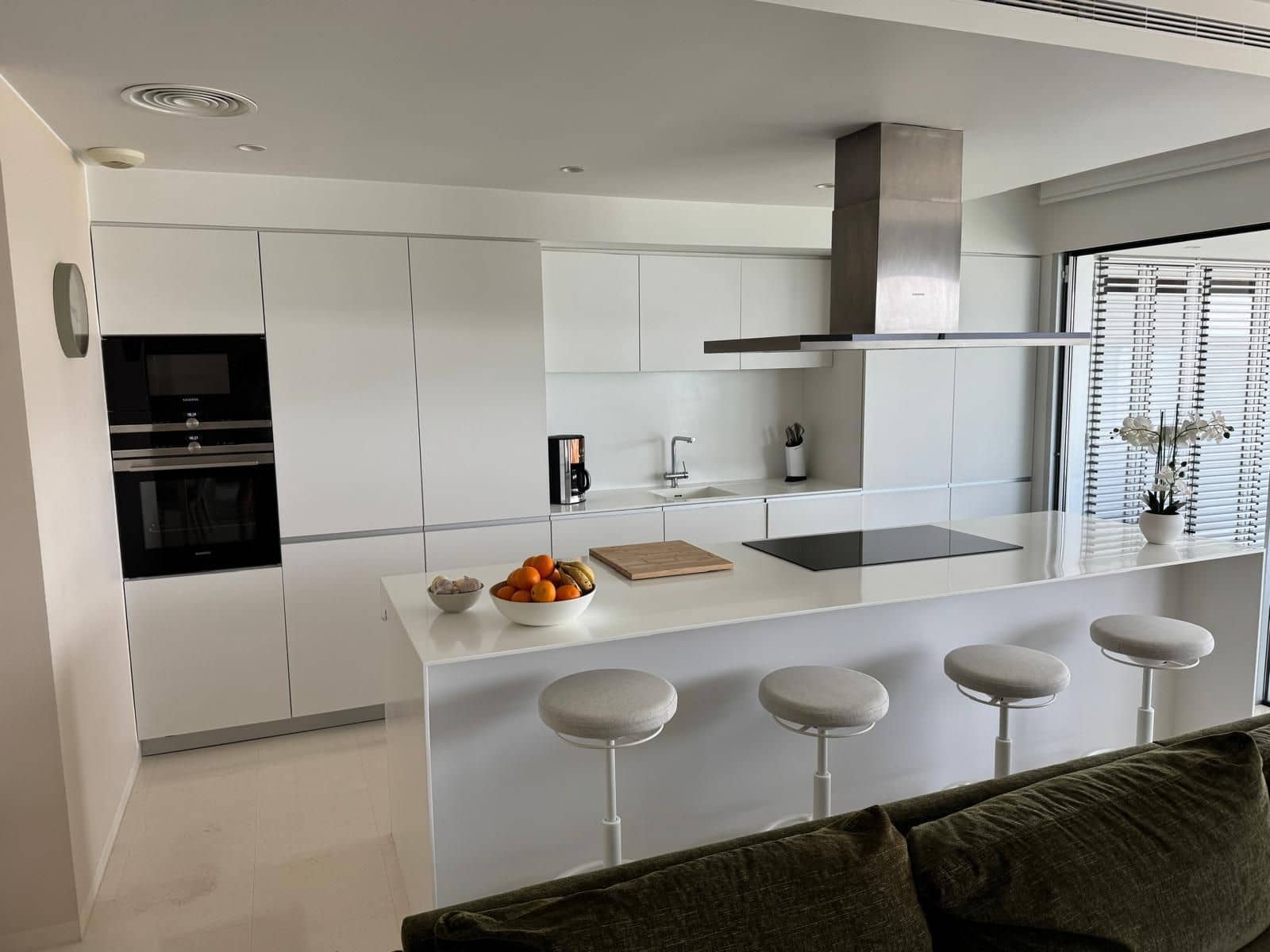 3 bedroom Apartment for sale in Torrevieja with garage - € 690,000 (Ref: 8982169)