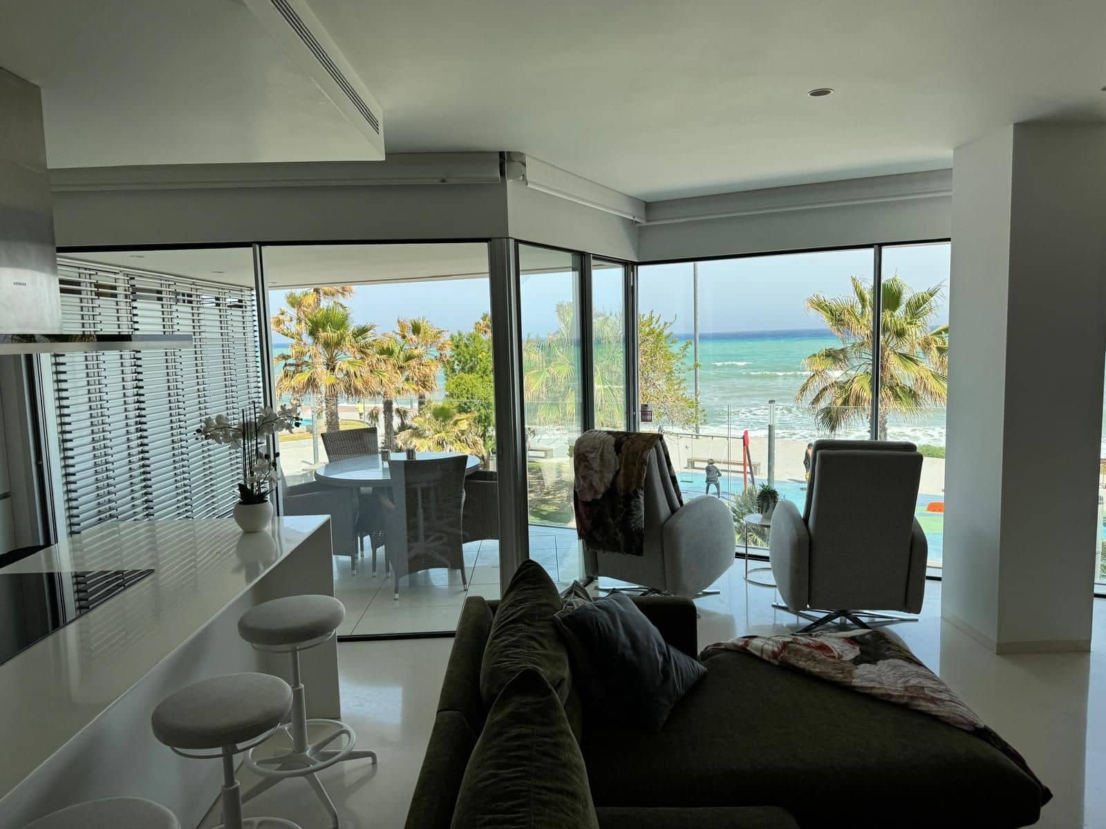 3 bedroom Apartment for sale in Torrevieja with garage - € 690,000 (Ref: 8982169)