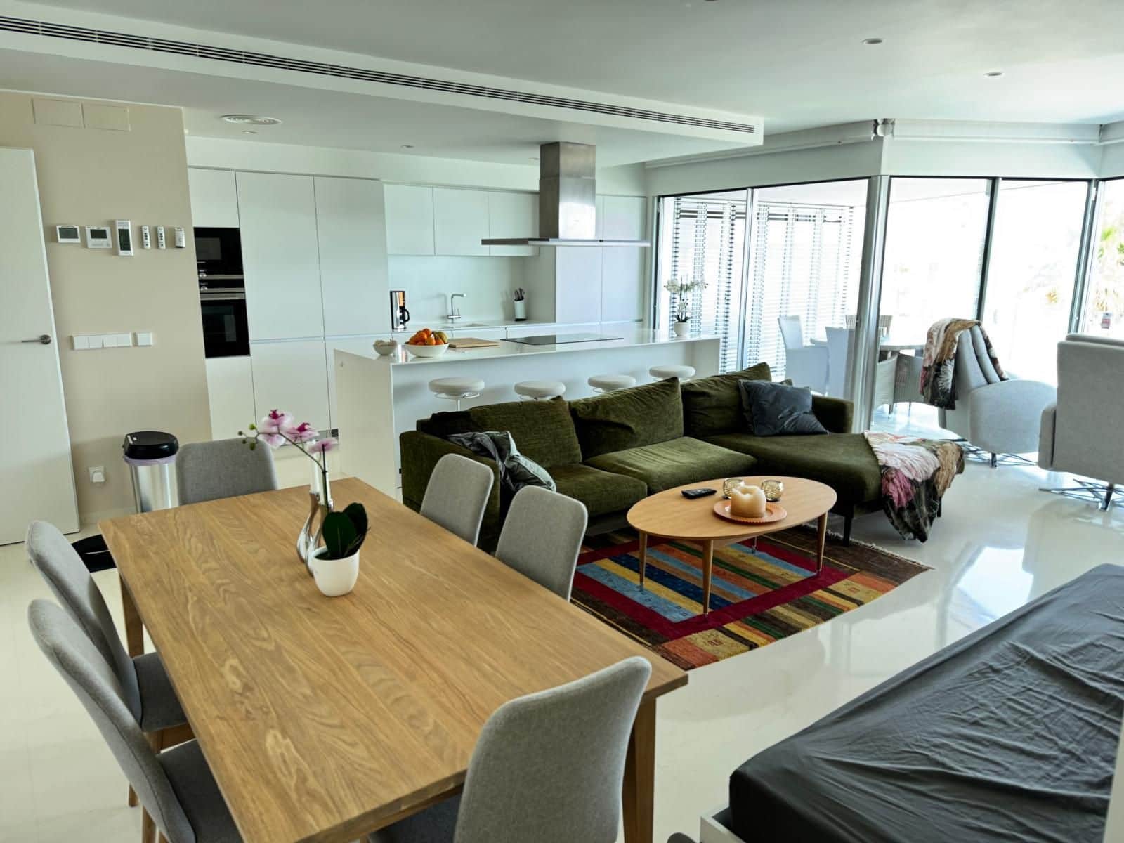 3 bedroom Apartment for sale in Torrevieja with garage - € 690,000 (Ref: 8982169)