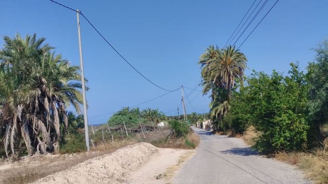 Grunde uden byggetilladelser til salg i La Marina, Elche / Elx - € 50.000 (Ref: 9111878)