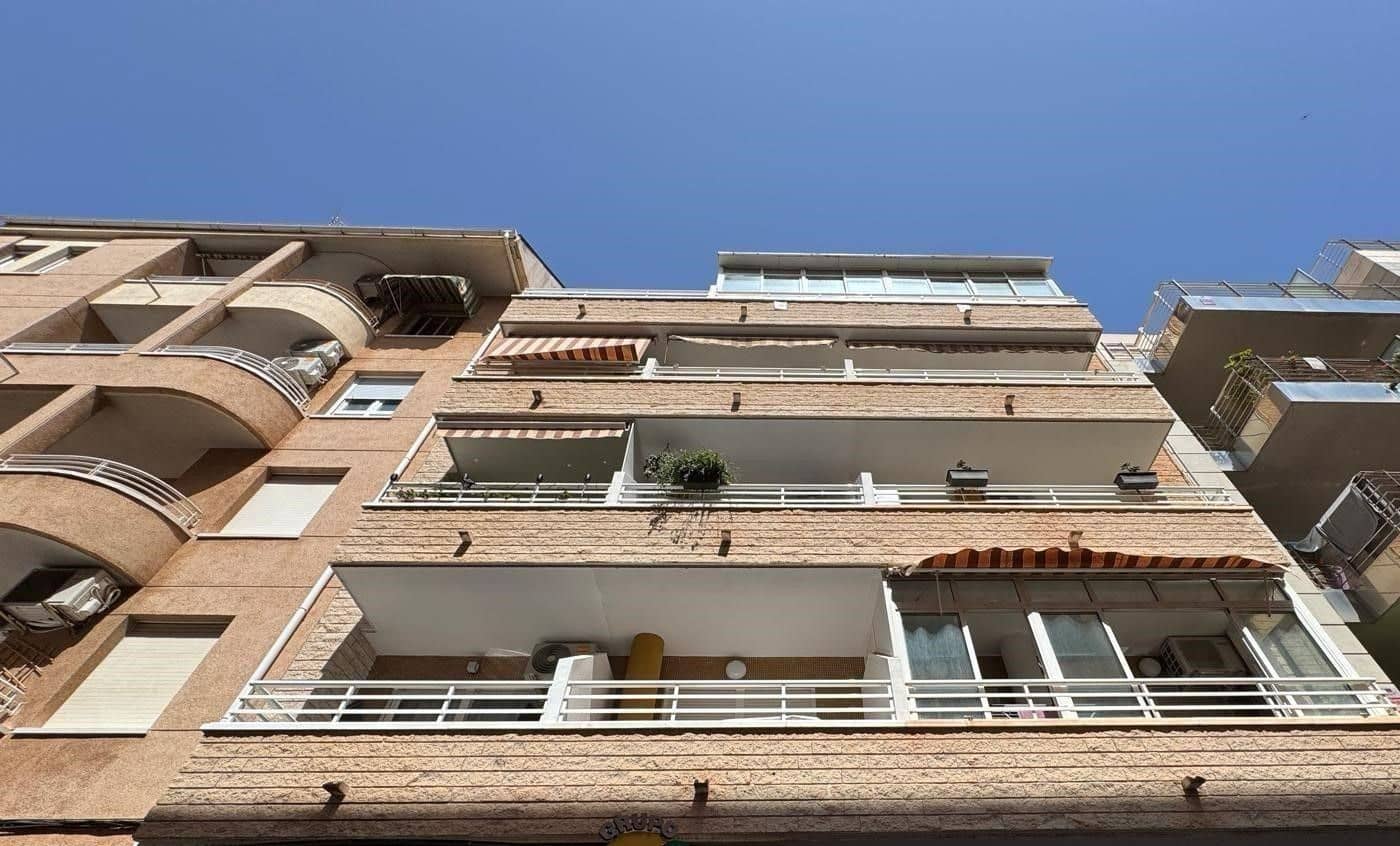 Apartamento de 4 habitaciones en Torrevieja en venta - 247.000 € (Ref: 9113920)