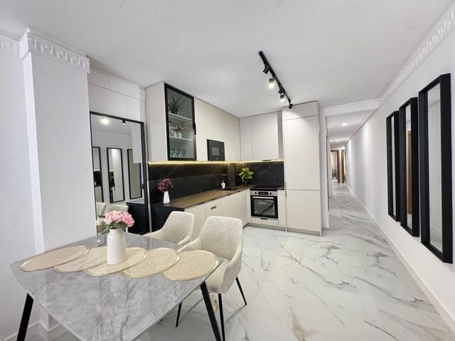 Apartamento de 4 habitaciones en Torrevieja en venta - 247.000 € (Ref: 9113920)