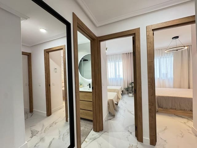 Apartamento de 4 habitaciones en Torrevieja en venta - 247.000 € (Ref: 9113920)