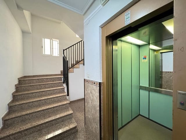 Apartamento de 4 habitaciones en Torrevieja en venta - 247.000 € (Ref: 9113920)